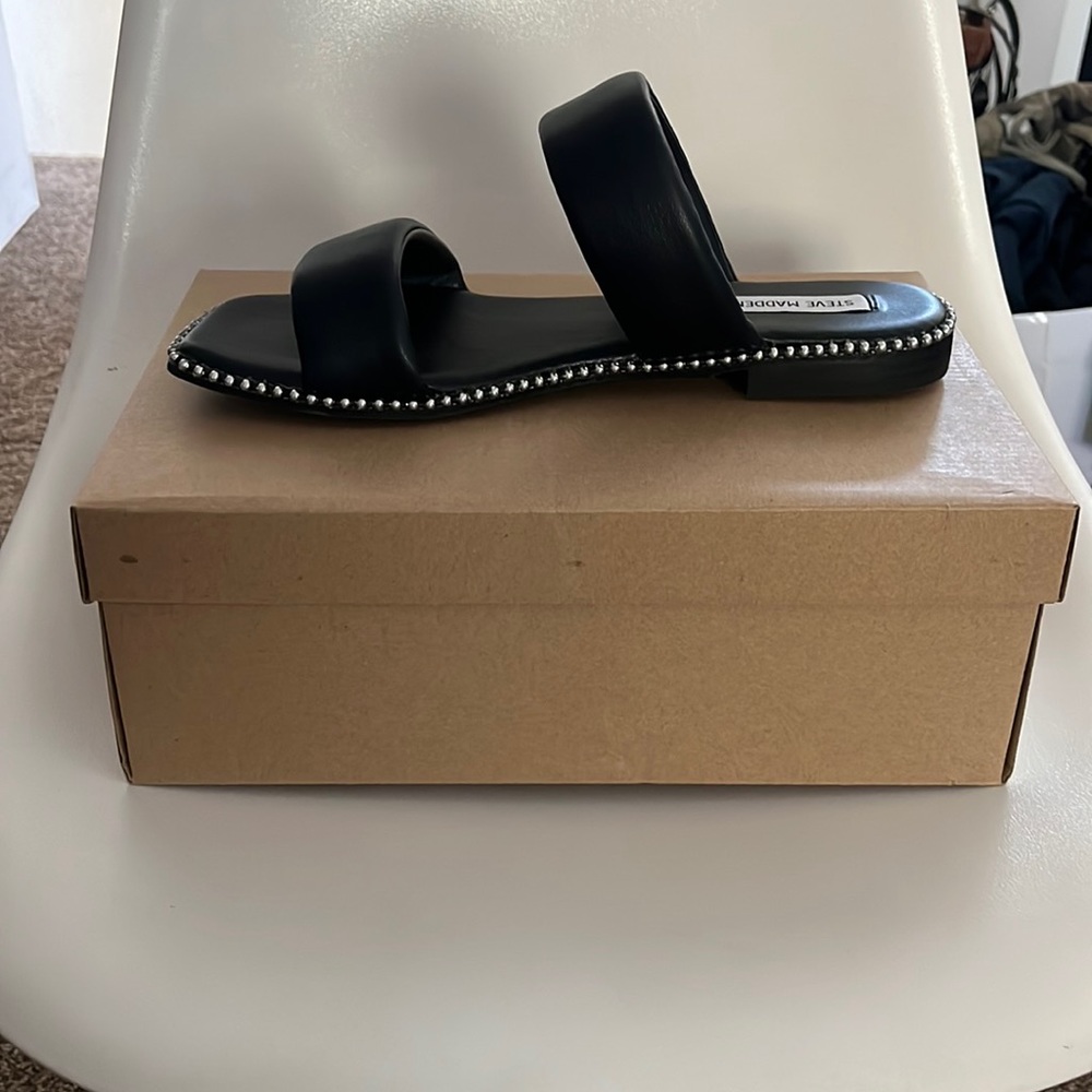 Steve Madden Flat Sandle